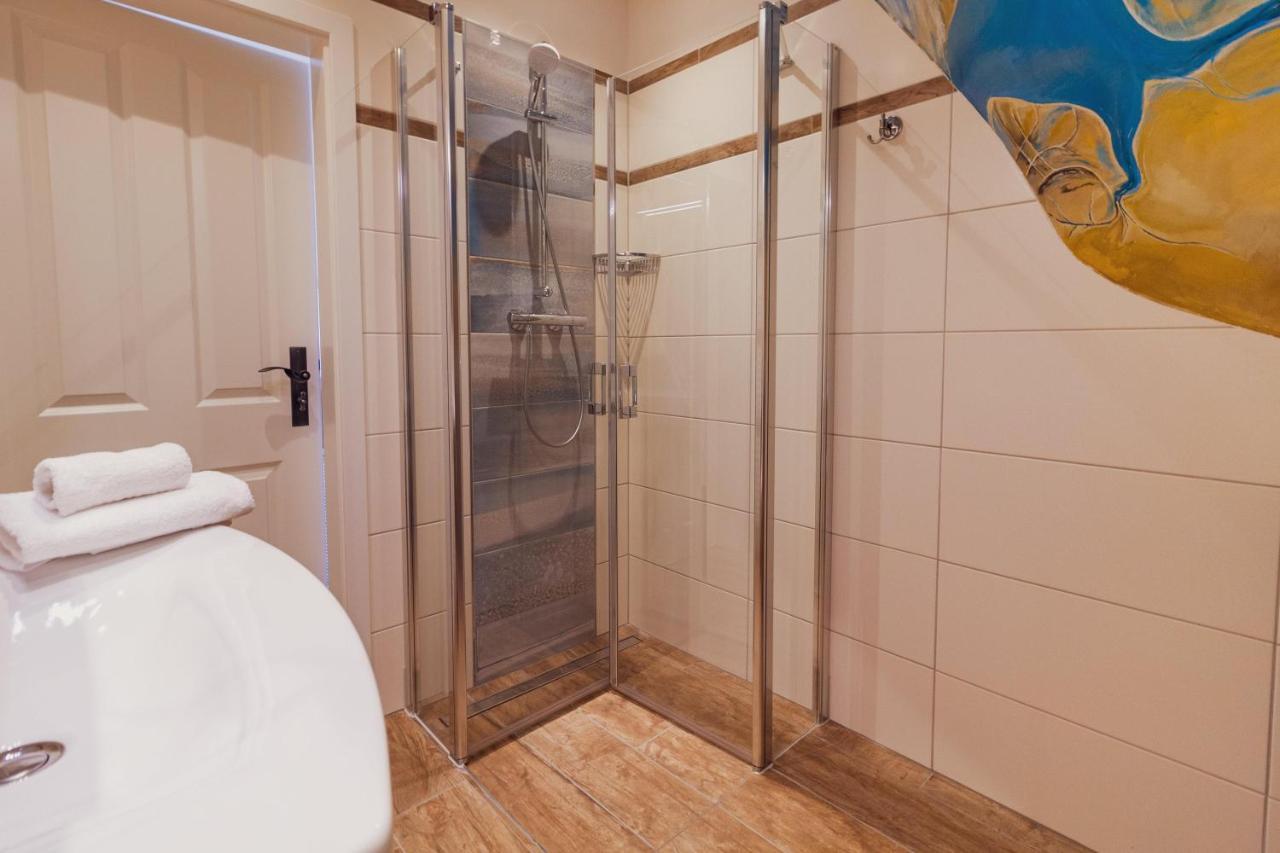 Up Besoeoek - Magnolie Mit Sauna Krummhörn Buitenkant foto